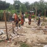 পুঠিয়ায় আদিবাসী পরিবারে হামলা-লুটপাট, ভিটেমাটি হারিয়ে আতঙ্কে - Chief TV