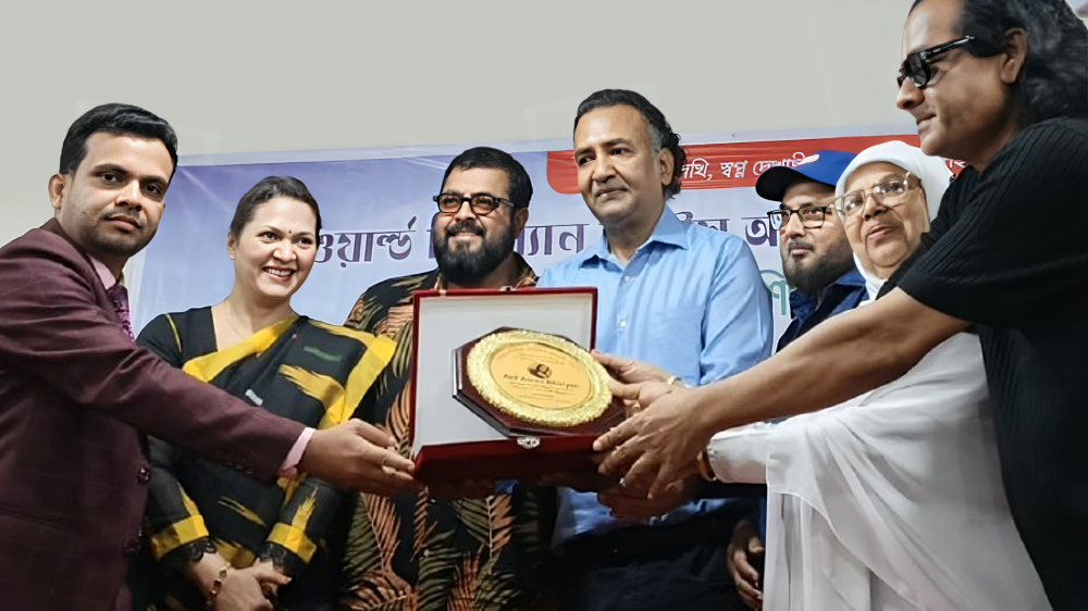 উপহার ও খাবারে উজ্জ্বল পথশিশু দিবসের আয়োজন 2 - Chief TV