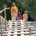 গাইবান্ধার সুন্দরগঞ্জের শেষ সীমানায় ঠিকাদারের অবহেলায় বন্ধ ব্রিজ নির্মাণকাজ, চরম দুর্ভোগে এলাকাবাসী-chief tv